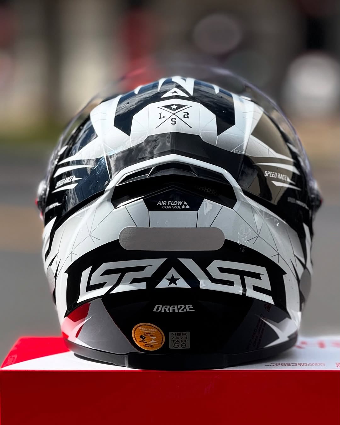 CAPACETE LS2 CLASSIC DRAZE PRETO E BRANCO